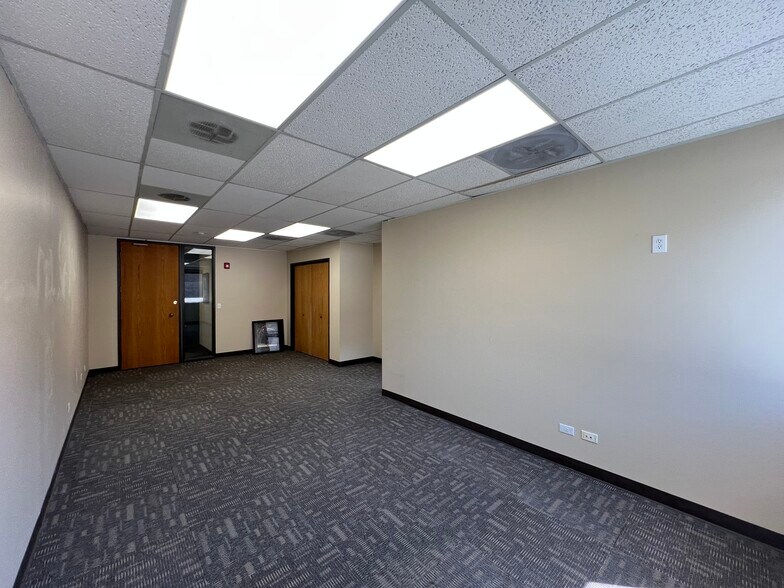 More Photos Of 8210-8236 S Holly St, Centennial Unknown For Lease