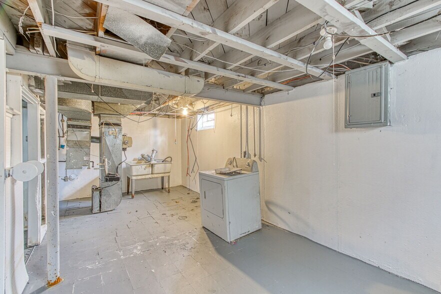 More Photos Of 12014 Duchess St, Detroit Flex For Sale