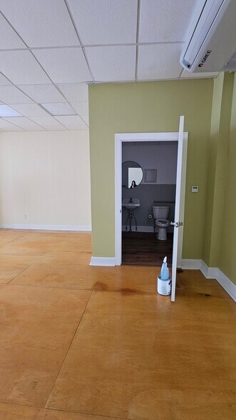 More Photos Of 658 W Lancaster Ave, Bryn Mawr Storefront Retail Residential For Lease