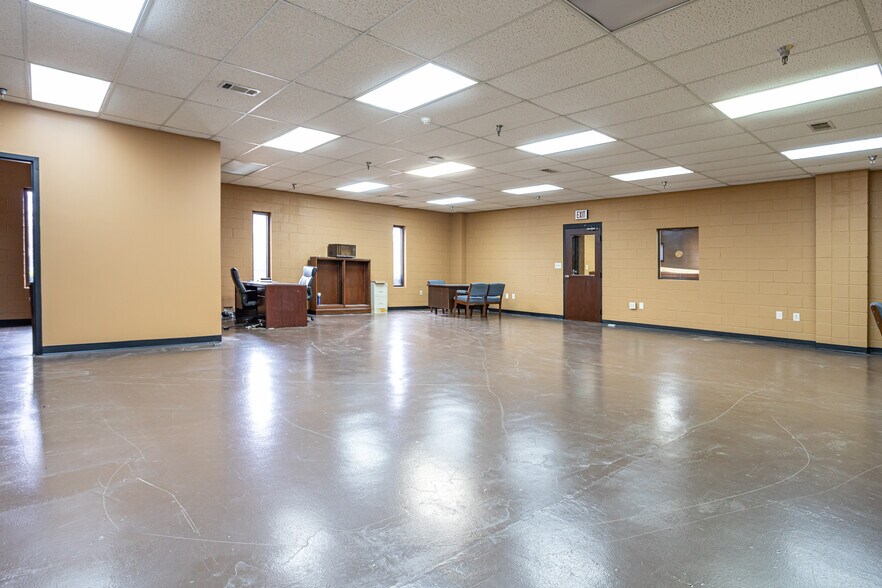 More Photos Of 601 McDuffie Ave, Selma Warehouse For Lease