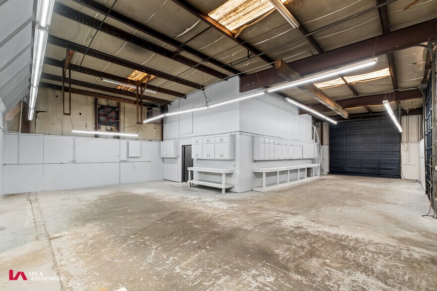 More Photos Of 5755 Old Dixie Hwy, Forest Park Manufacturing For Lease