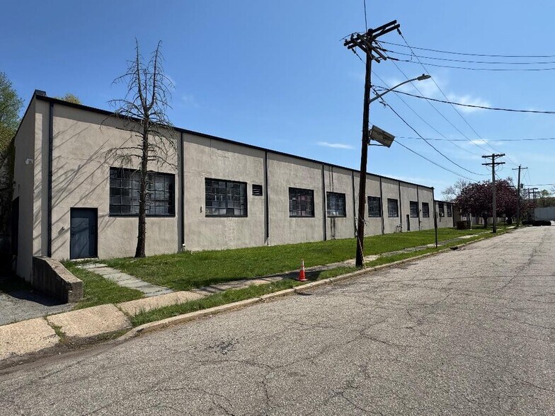 More Photos Of 282 Grove Ave, Cedar Grove Manufacturing For Lease