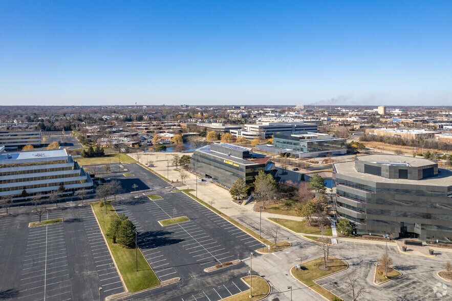 More Photos Of 900 National Pky, Schaumburg Office For Lease