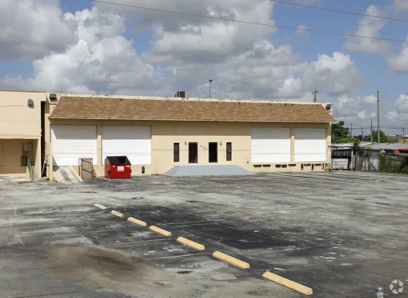More Photos Of 3190 W 15th Ave, Hialeah Manufacturing For Lease