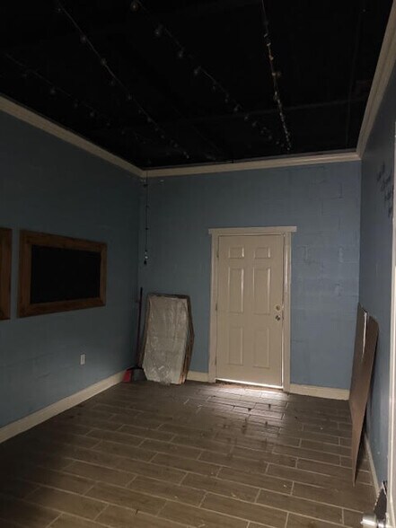 More Photos Of 1031-1039 Bandera Rd, San Antonio Storefront For Sale