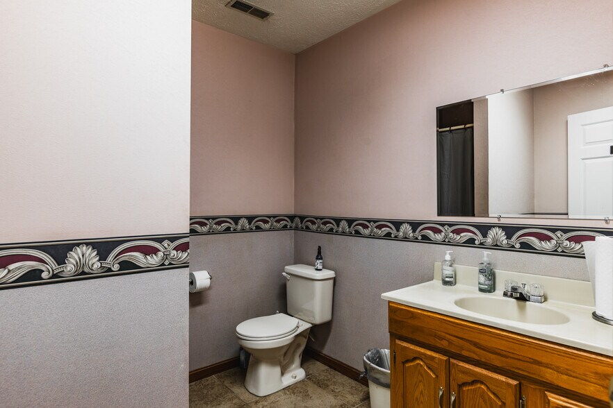 More Photos Of 800 Division St, Parkersburg Medical For Sale