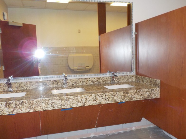 More Photos Of 5700 N Exp 77/83, Brownsville Medical For Lease