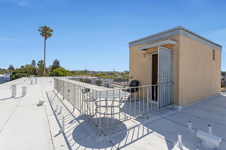 More Photos Of 1942 Euclid St, Santa Monica Apartments For Sale