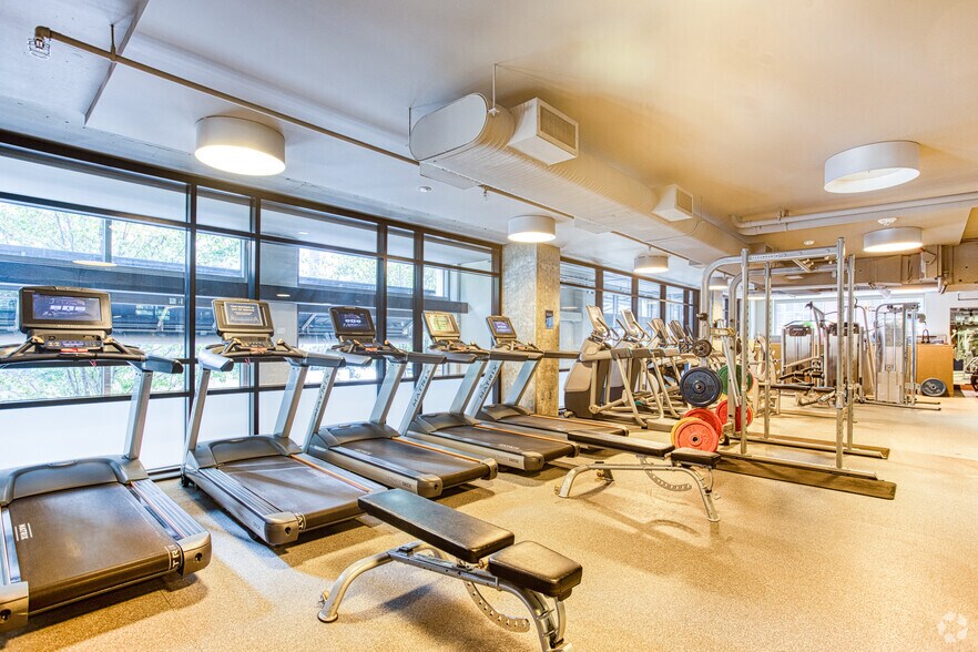 More Photos Of 2121 6th Ave, Seattle Apartments For Lease