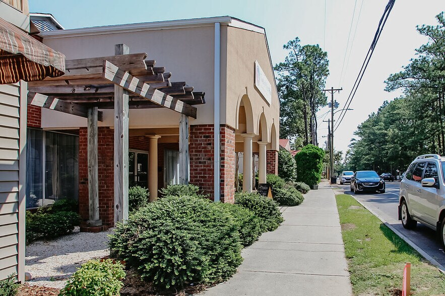 More Photos Of 670 SW Broad St, Southern Pines Office For Lease