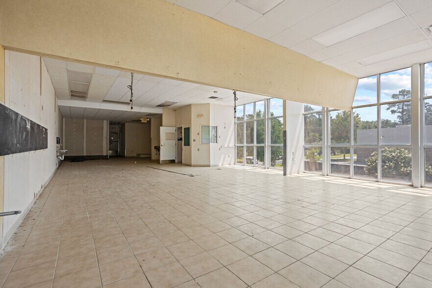 More Photos Of 3016 N Main St, Anderson Storefront Retail Office For Lease