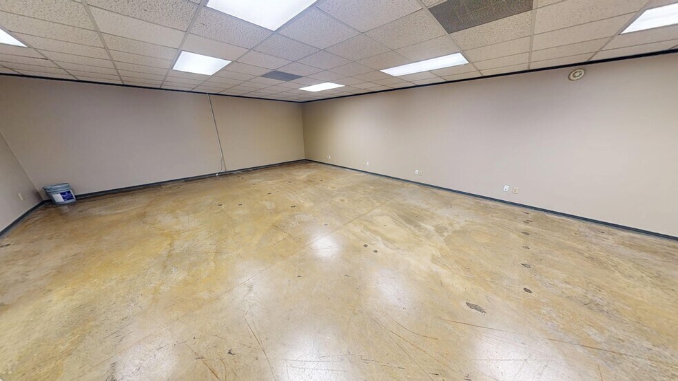 More Photos Of 9776 Whithorn Dr, Houston Showroom For Lease