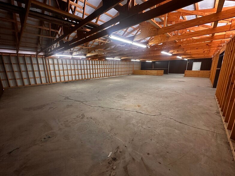 More Photos Of 522A S Main St, Broadway Flex For Sale