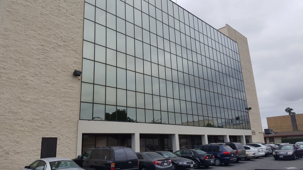 More Photos Of 4477 W 118th St, Hawthorne Medical For Sale