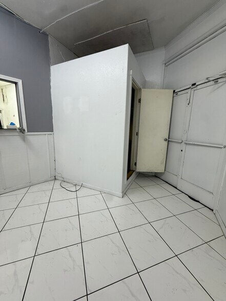 More Photos Of 5197 Alhambra Ave, Los Angeles General Retail For Lease