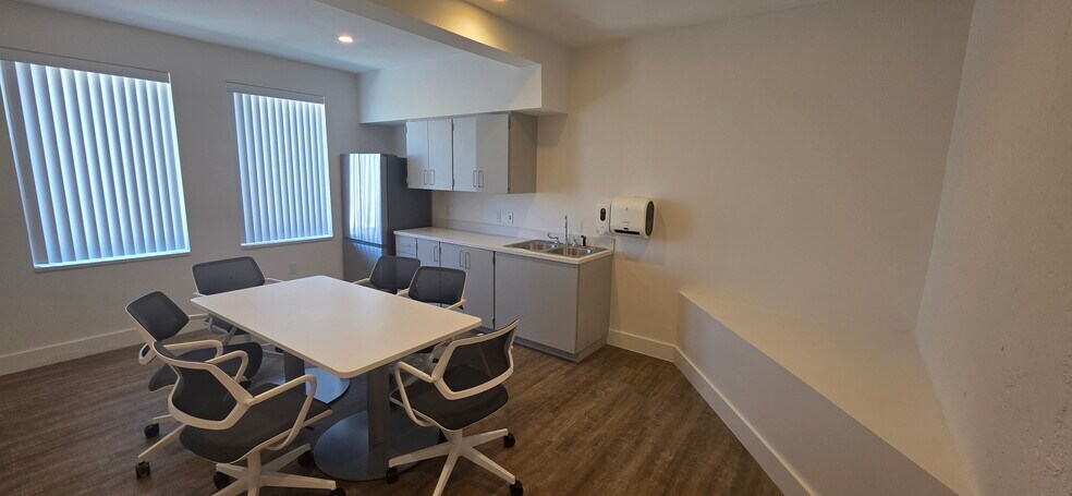 More Photos Of 1110 Central Ave, Saint Petersburg Medical For Lease