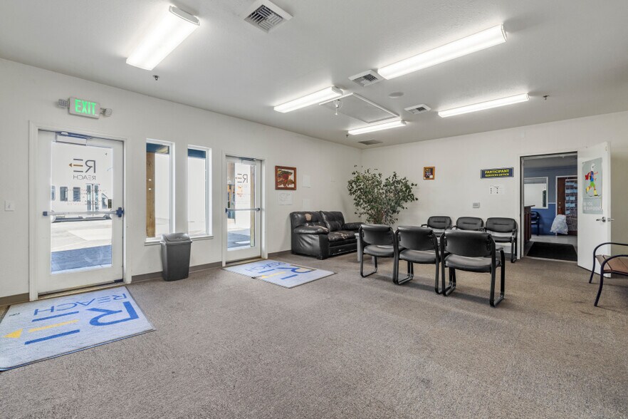 More Photos Of 2350 Maywood Dr, Klamath Falls Manufacturing For Sale