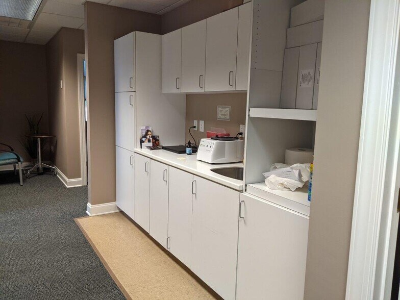 More Photos Of 10210 Hickorywood Hill Ave, Huntersville Medical For Sale