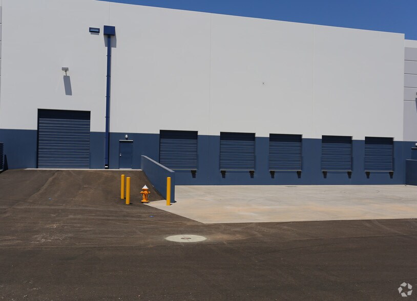 More Photos Of 425 E Pinnacle Peak Rd, Phoenix Warehouse For Lease
