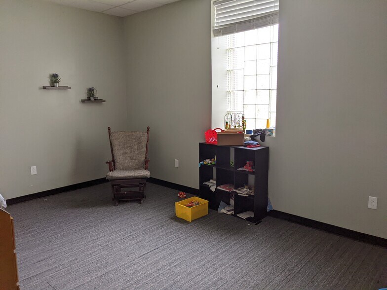 More Photos Of 130 N Main St, Dupo Loft Creative Space For Sale