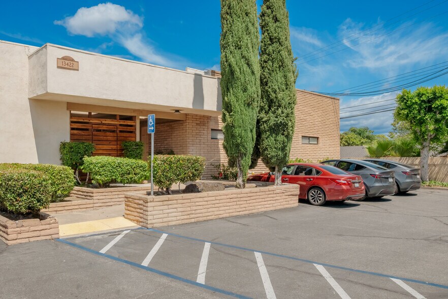 More Photos Of 13362 Newport Ave, Tustin Unknown For Lease