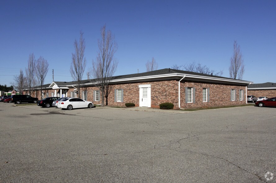More Photos Of 39090 Garfield Rd, Clinton Township Medical For Lease