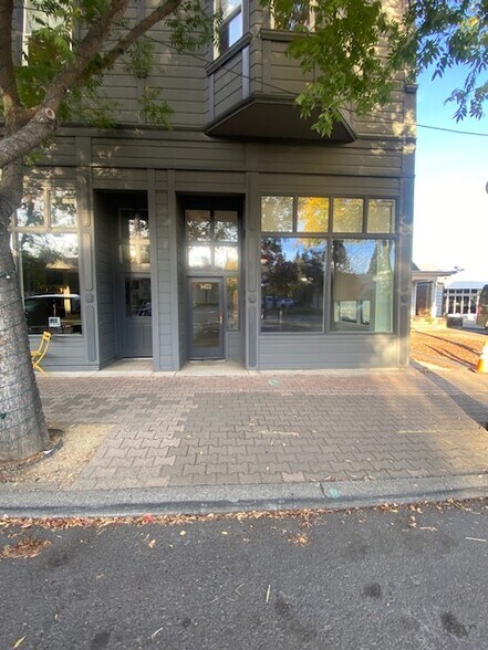 More Photos Of 1420-1428 Main St, Saint Helena Hotel For Lease