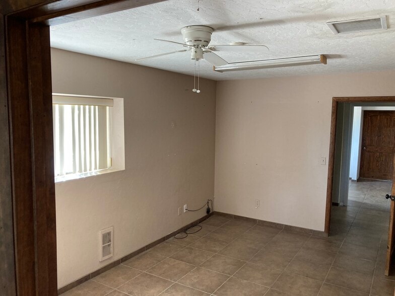 More Photos Of 2601 N Lake Valley Rd, Prescott Valley Warehouse For Lease