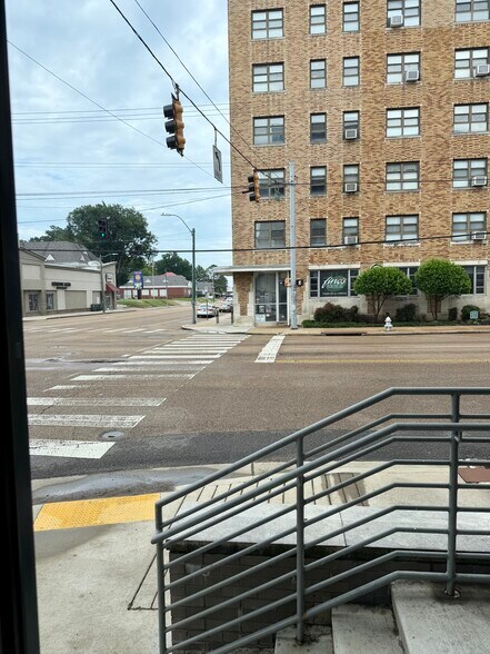 More Photos Of 1839 Madison Ave, Memphis Apartments For Lease