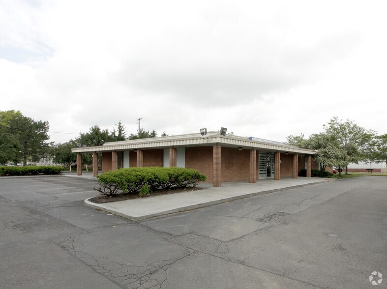 Primary Photo Of 441 Industrial Mile Rd, Columbus Medical For Sale
