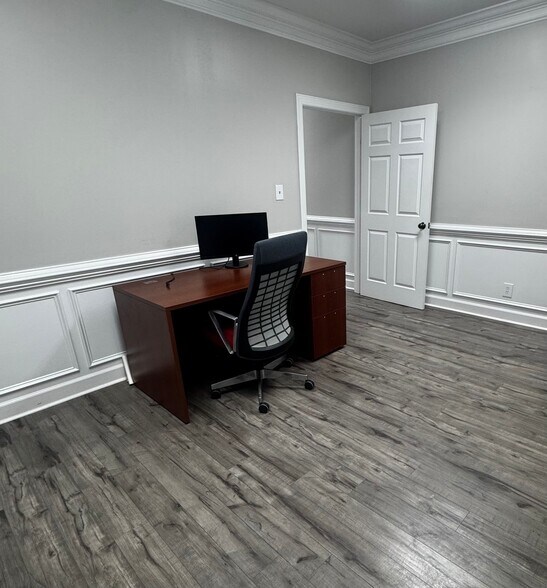 More Photos Of 340 Eisenhower Dr, Savannah Office For Lease