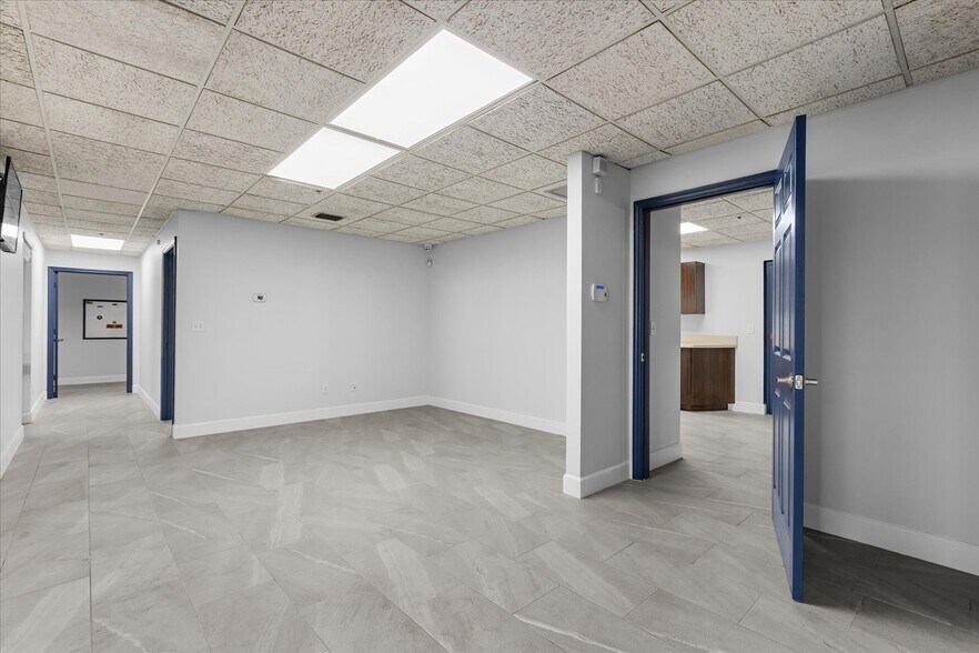 More Photos Of 3454 Aloma Ave, Winter Park Warehouse For Lease