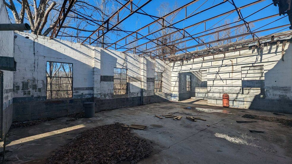 More Photos Of 31785 N James Madison Hwy, New Canton Industrial For Sale