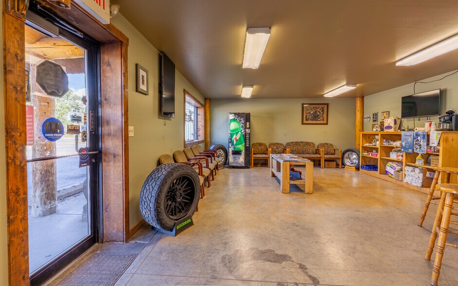 More Photos Of 2130 Big Horn Ave, Cody General Retail For Sale