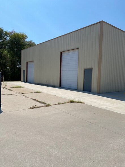 More Photos Of 206 N West St, Wichita Industrial For Lease