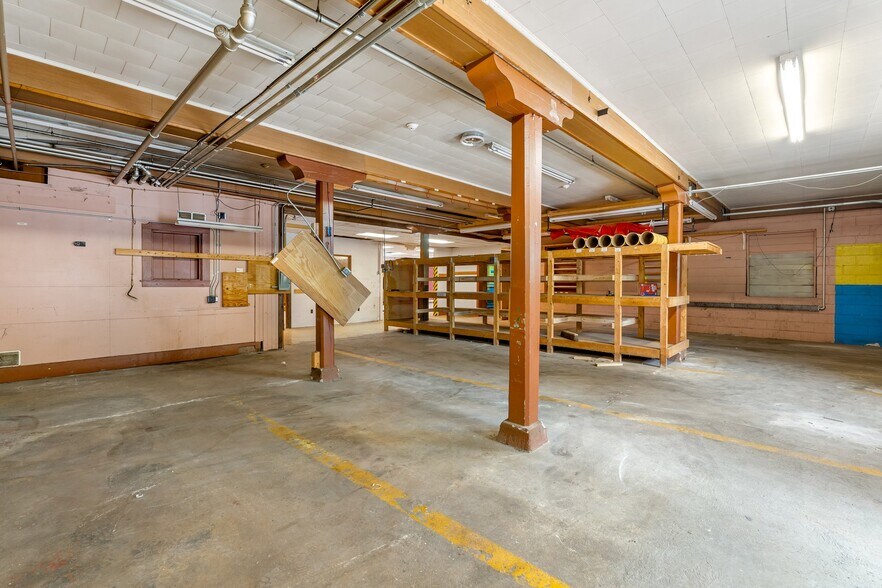 More Photos Of 28 Collins St, Seabrook Flex For Sale