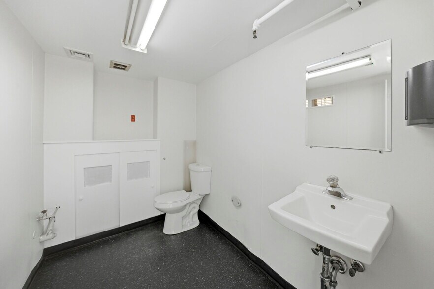 More Photos Of 801 Jerusalem Rd, Scotch Plains Warehouse For Lease