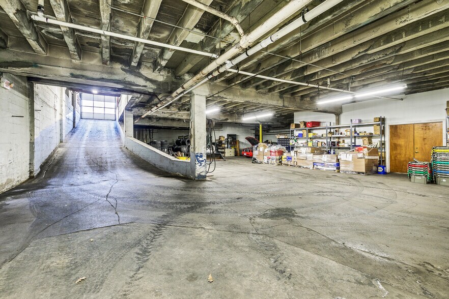 More Photos Of 3610 Lyndale Ave S, Minneapolis Auto Repair For Sale