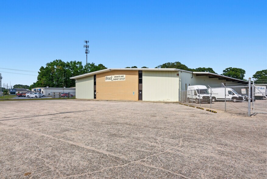 More Photos Of 2321 Hope Mills Rd, Fayetteville Unknown For Lease