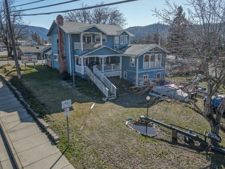 More Photos Of 718 Main St, Weaverville Hotel For Sale