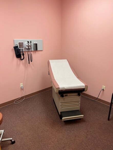 More Photos Of 1028 S 78th St, Tampa Medical For Sale