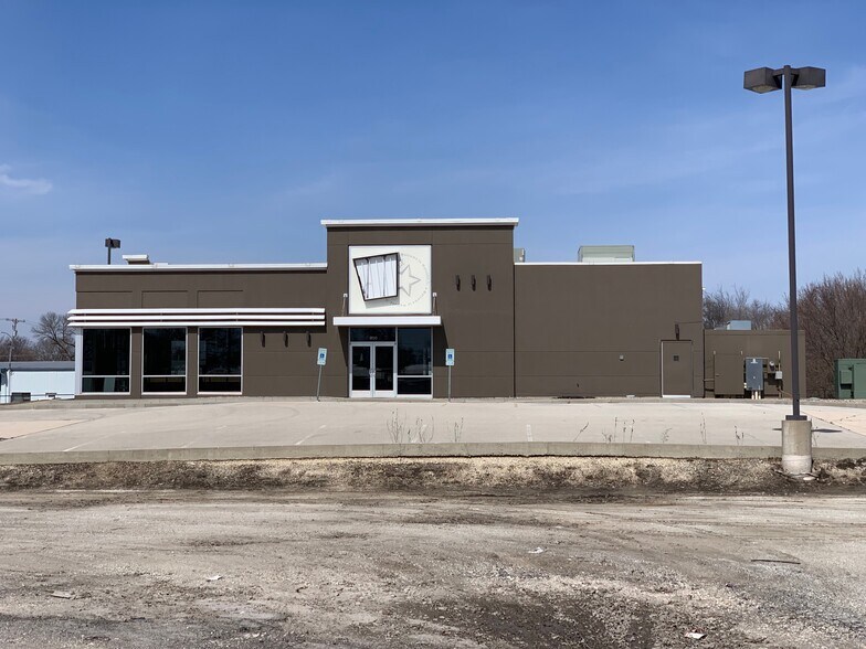 More Photos Of 800 W Walnut St, Watseka Fast Food For Lease
