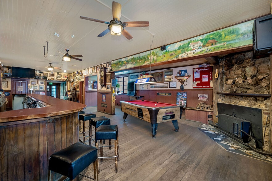 More Photos Of 15432 Washington Rd, Washington Storefront Retail Residential For Sale