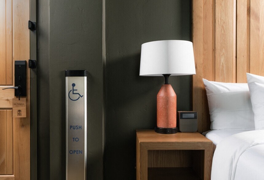 More Photos Of 527-537 State St, Santa Barbara Hotel For Lease