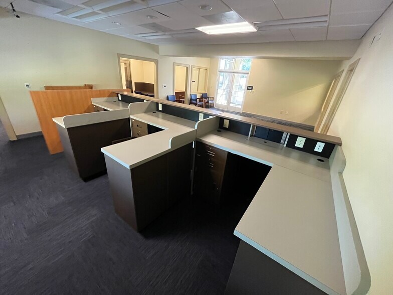 More Photos Of 136 Twin Oaks Rd, Dobson Storefront Retail Office For Lease