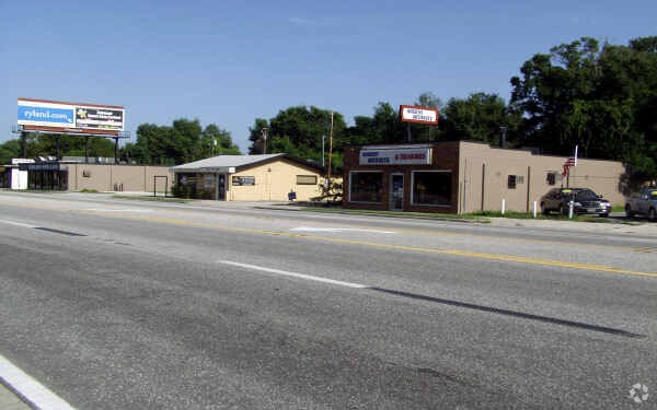More Photos Of 2021 W Fairbanks Ave, Winter Park General Retail For Lease