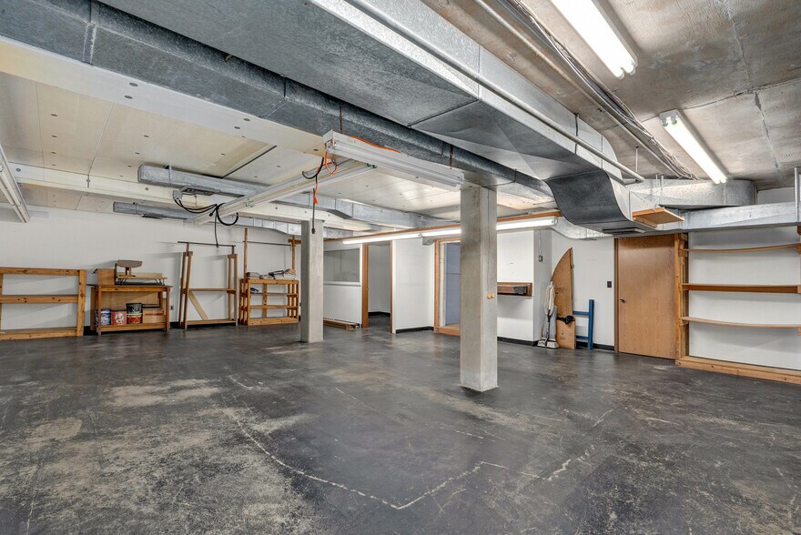 More Photos Of 532 E Walnut St, Springfield Freestanding For Sale