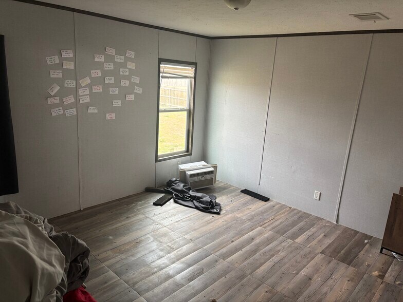 More Photos Of 104 Kade Ct, Durant Specialty For Sale