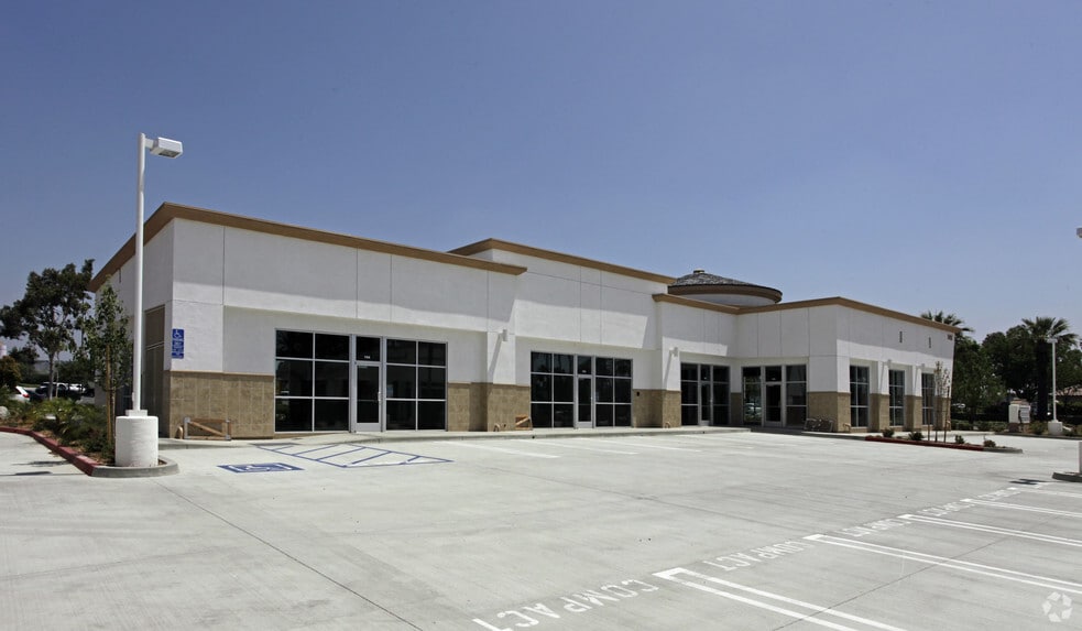 More Photos Of 745 Franklin Ave, Ontario Freestanding For Lease