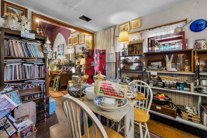 More Photos Of 234 S Canyon Blvd, John Day Freestanding For Sale